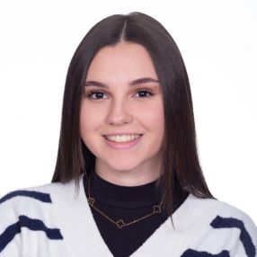 Elena, Babysitter in Recas