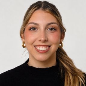 Aitana, Niñera o canguro en Redován