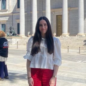 Natalia, Niñera o canguro en Simancas