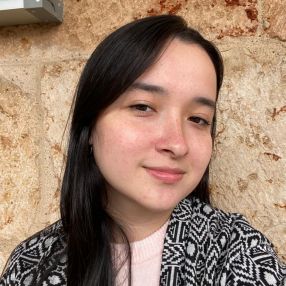 Nicole, Niñera o canguro en Alovera