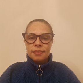 Angela maria, Babysitter in León