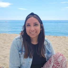 Claudia, Niñera o canguro en El Masnou
