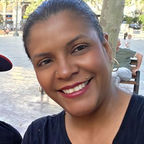 Karen, Niñera o canguro en Mislata