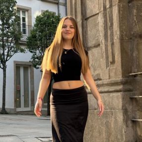 Ainhoa, Niñera o canguro en Cangas