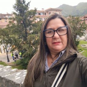 Francia, Niñera o canguro en Cangas de Onís