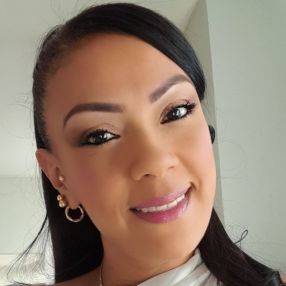 Alejandra, Niñera o canguro en Torrente