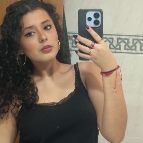 Naara, Niñera o canguro en Pasajes