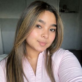 Melanie, Niñera o canguro en Verín