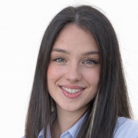 Amanda, Niñera o canguro en Pantoja