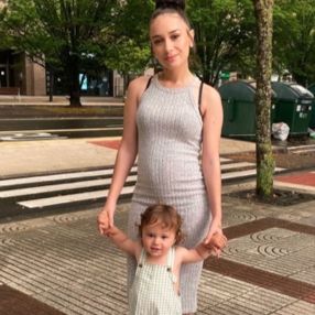 Alba, Babysitter in Burlada