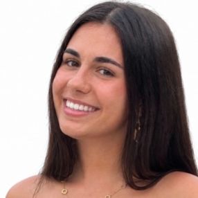 Aura, Babysitter in Pineda de Mar