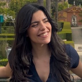 Valeria, Niñera o canguro en La Oliva