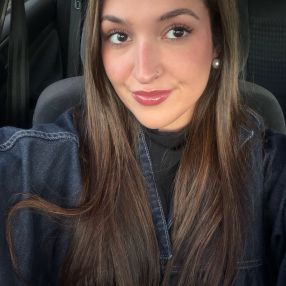 Alicia, Niñera o canguro en Miño