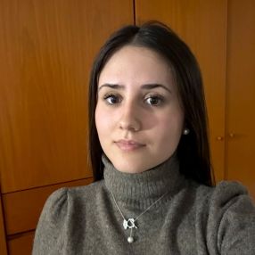 Abril, Babysitter in Sant Julià de Vilatorta