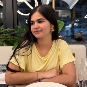 Ivonne, Niñera o canguro en Vecindario