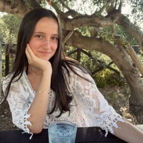 Chiara, Niñera o canguro en La Oliva