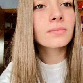 Nerea, Niñera o canguro en A Cañiza