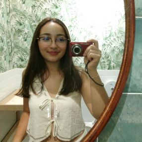 Carmen, Babysitter in Olías del Rey