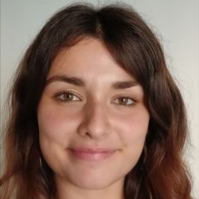 Sare, Niñera o canguro en Sopelana