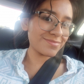 Valerie, Babysitter in El Molar