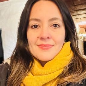 Myrna, Niñera o canguro en Oleiros