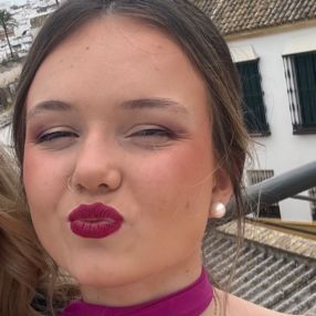 Atenea, Niñera o canguro en Marchena