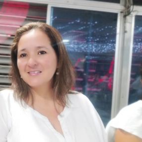 Elizabeth, Niñera o canguro en Alacuás