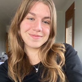 Zoe, Babysitter in Ullastrell