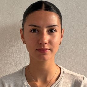 Nahiara, Babysitter in Alguazas