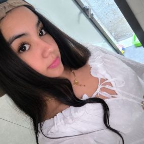 Isabella, Niñera o canguro en Monzón