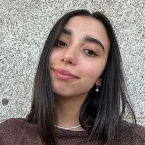Carla, Niñera o canguro en Lalín