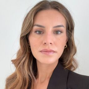 Pilar, Niñera o canguro en La Oliva