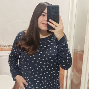 Aitana, Niñera o canguro en Guillena