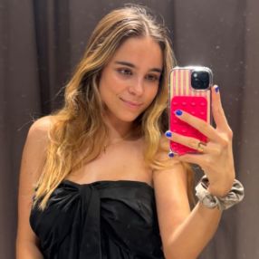 Julia, Babysitter in La Secuita