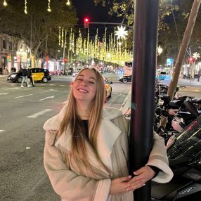 Jana, Babysitter in Palau-solità i Plegamans