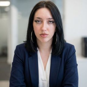 Elisa, Niñera o canguro en Santa Comba