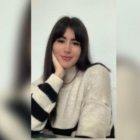 Oriana, Niñera o canguro en Yeles