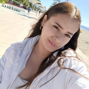 Carolina, Babysitter in La Linea de la Concepción