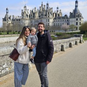Laura, Familia en Madrid