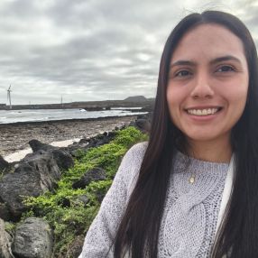 Rusmary, Niñera o canguro en La Oliva