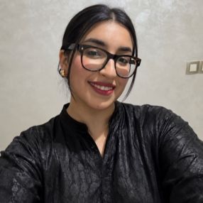 Imane, Babysitter in Tuy