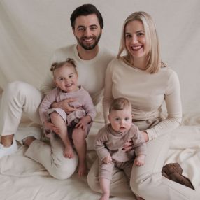 Kristine, Familia en Barcelona