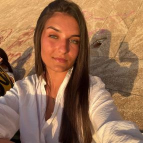 Cloe, Babysitter in Trigueros