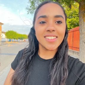 Hafsa, Niñera o canguro en Casas-Ibáñez