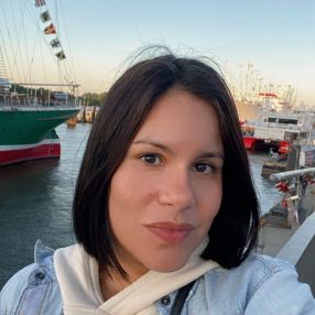 Vianey, Niñera o canguro en O Carballiño