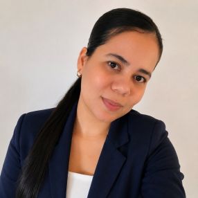 Alicia karina, Niñera o canguro en Porriño