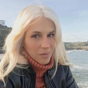 Maria Eugenia, Niñera o canguro en Candás