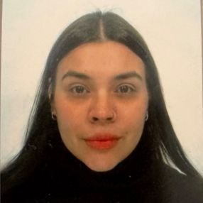 Verónica, Babysitter in Egüés