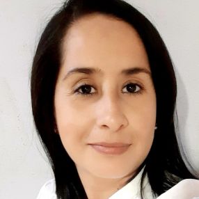 Waleska eloisa, Niñera o canguro en Puzol
