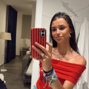 Claudia, Niñera o canguro en Lora del Río